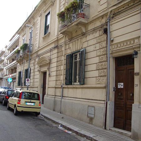 La Maison Des Livres Reggio Calabria Exterior foto