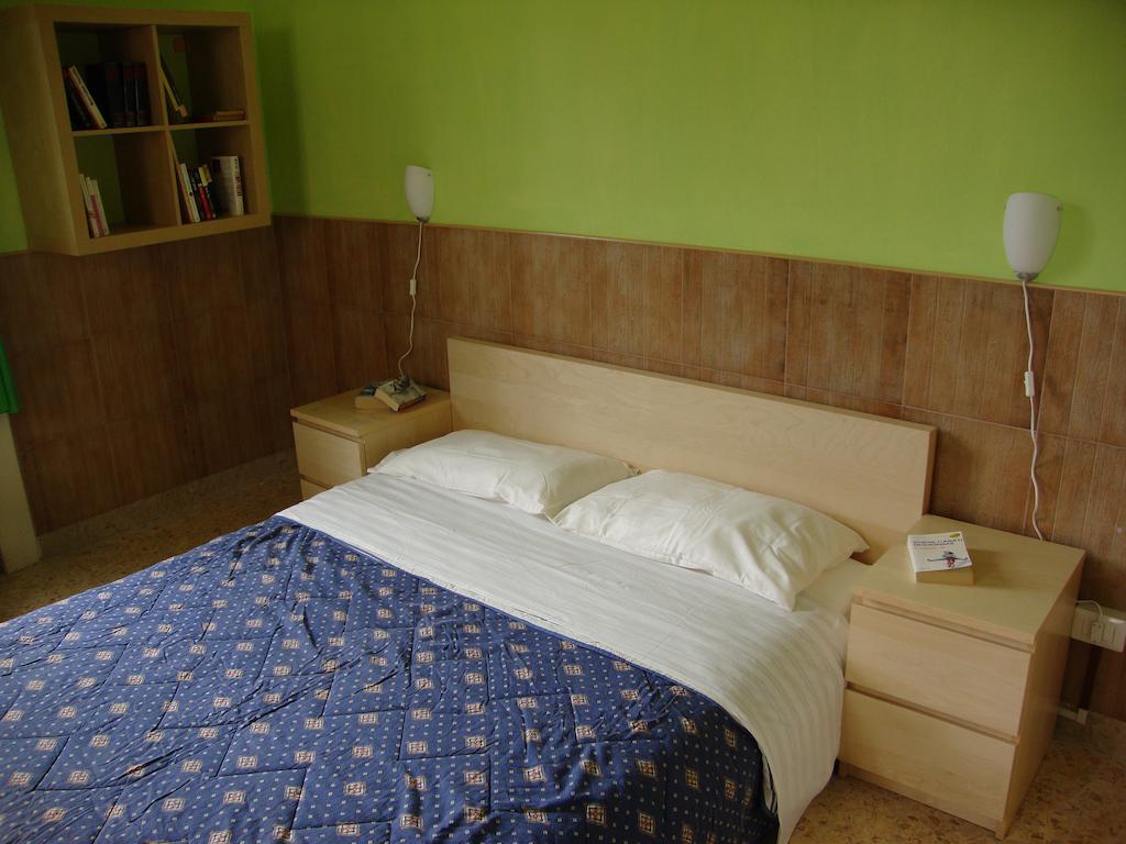 La Maison Des Livres Reggio Calabria Habitación foto
